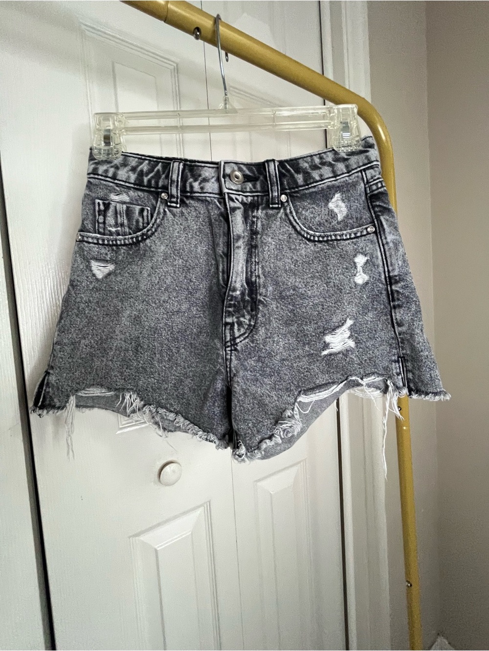 Zara High-Rise Distressed Grey Denim Shorts sz 2